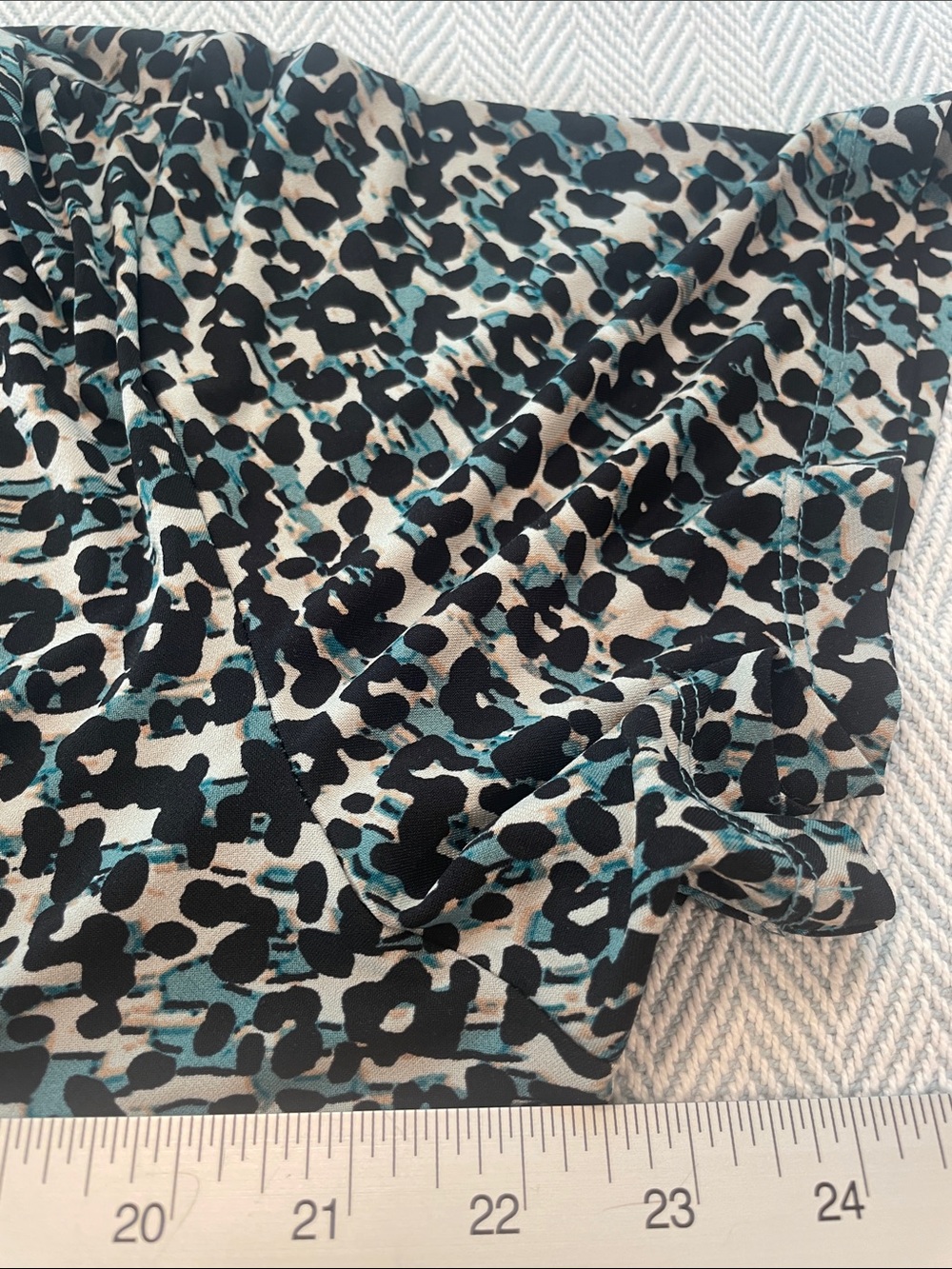 Daisy Fuentes 1X  Teal Black White Leopard-Print Wrap Pullover Top Preworn - Picture 9 of 13